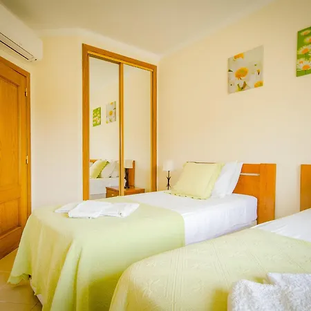 Ground Floor 2 Bed With Private Garden On Oasis Parque At38 *