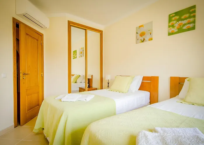 Ground Floor 2 Bed With Private Garden On Oasis Parque At38 *