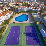 Ground Floor 2 Bed With Private Garden On Oasis Parque At38 Apartment